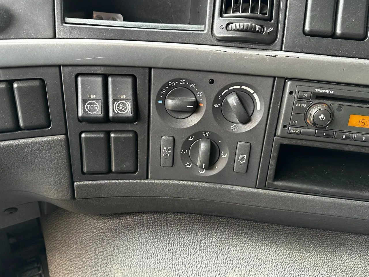 Box truck Volvo FM 330 4X2 BOX Spring/Air EURO5 Double Airco Ret: picture 11