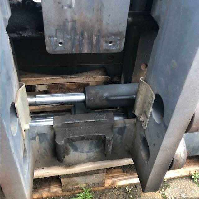 Integrated fork positioner shaft guid with side shift - Attachment: picture 3 Integrated fork positioner shaft guid with side shift - Attachment: picture 3