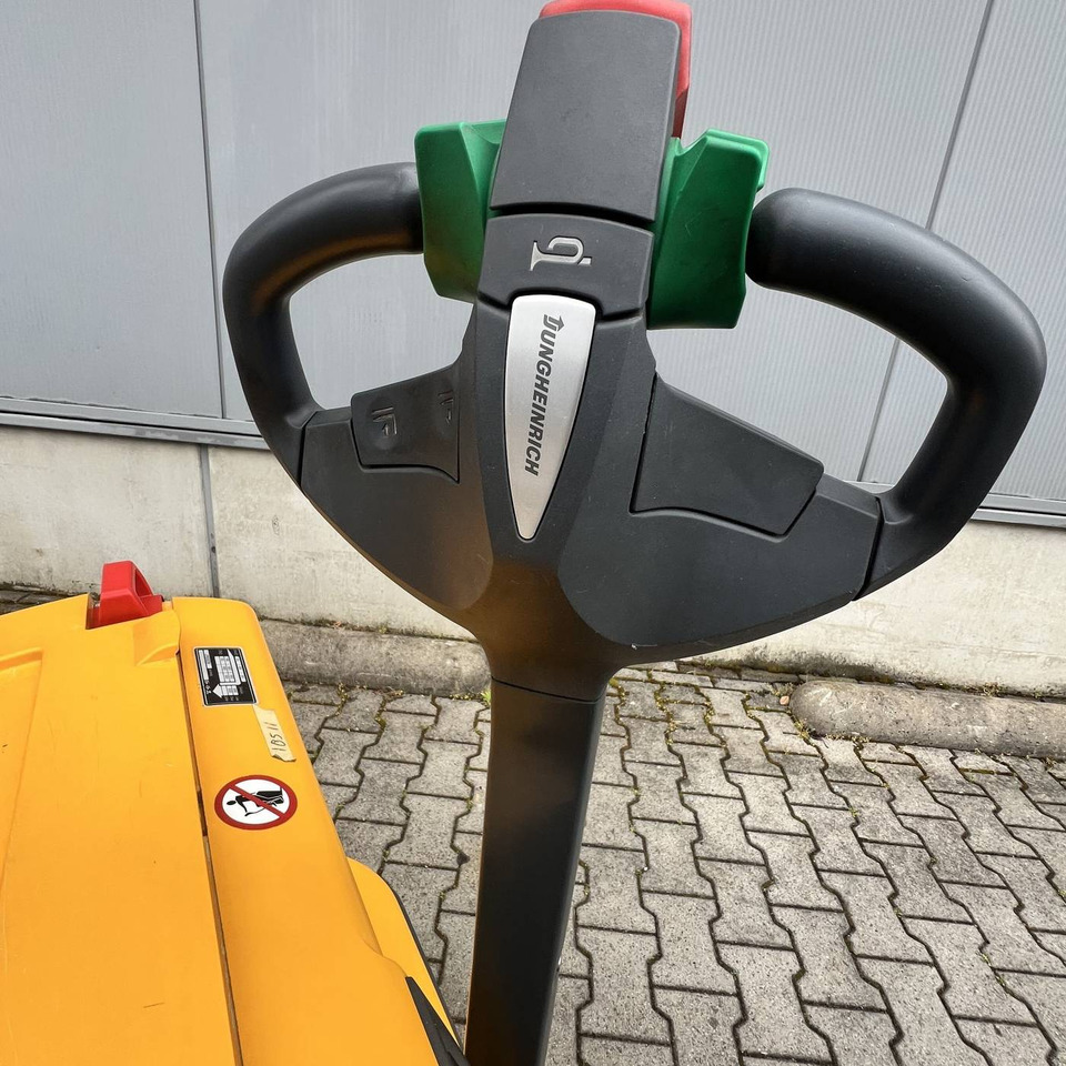 Jungheinrich EJC112 - Stacker: picture 3 Jungheinrich EJC112 - Stacker: picture 3