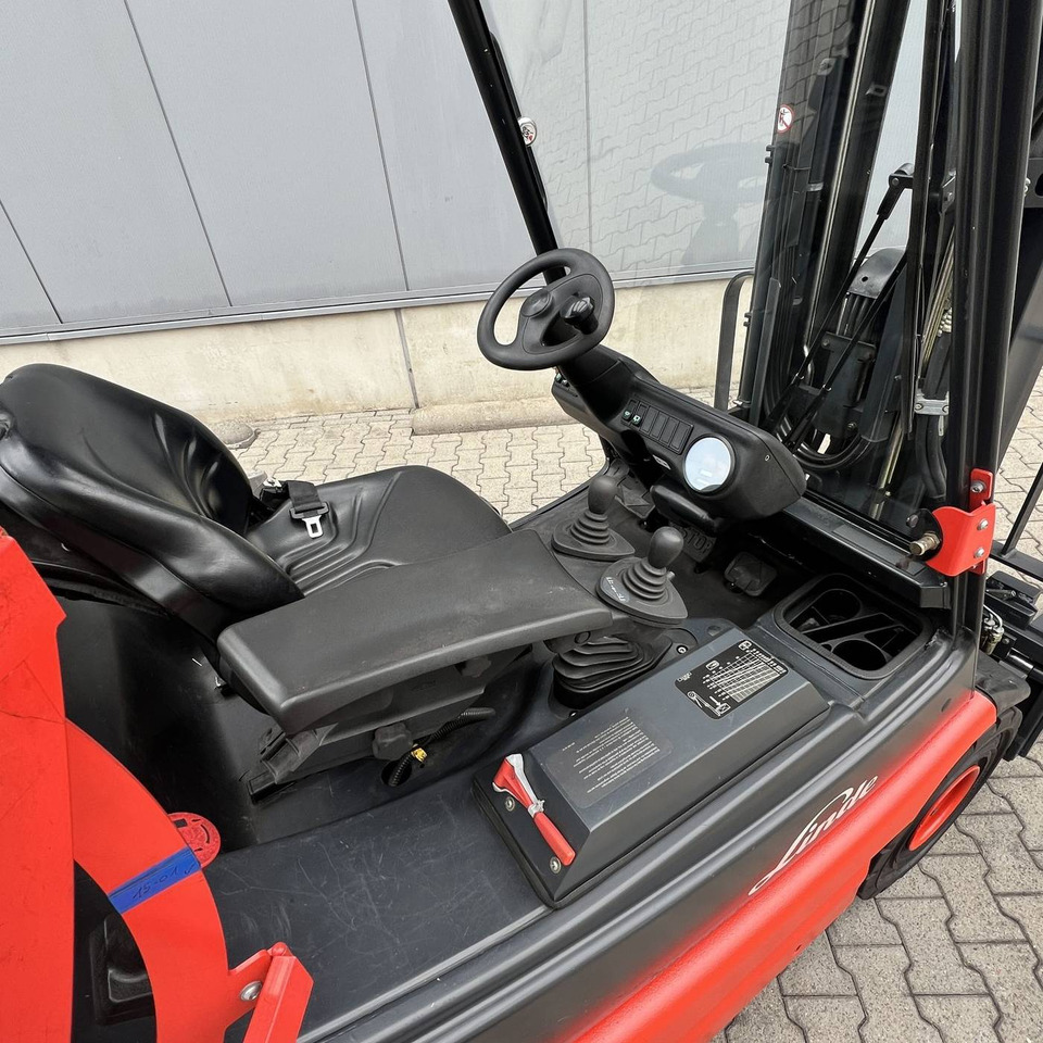 Linde E25S (336-03) - Electric forklift: picture 3 Linde E25S (336-03) - Electric forklift: picture 3