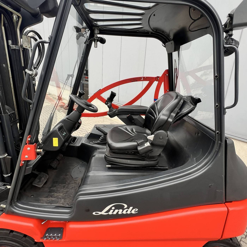 Linde E25S (336-03) - Electric forklift: picture 5 Linde E25S (336-03) - Electric forklift: picture 5