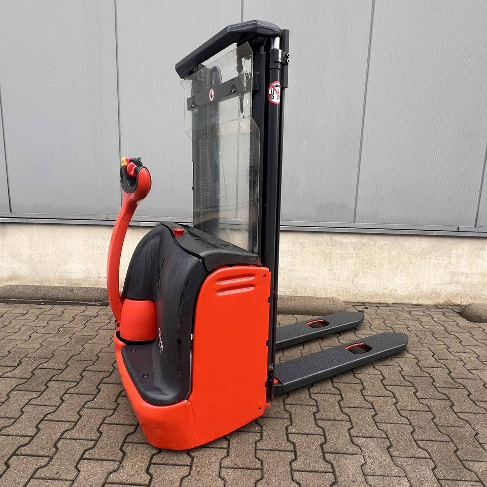 Linde L12 (379) - Stacker: picture 1 Linde L12 (379) - Stacker: picture 1