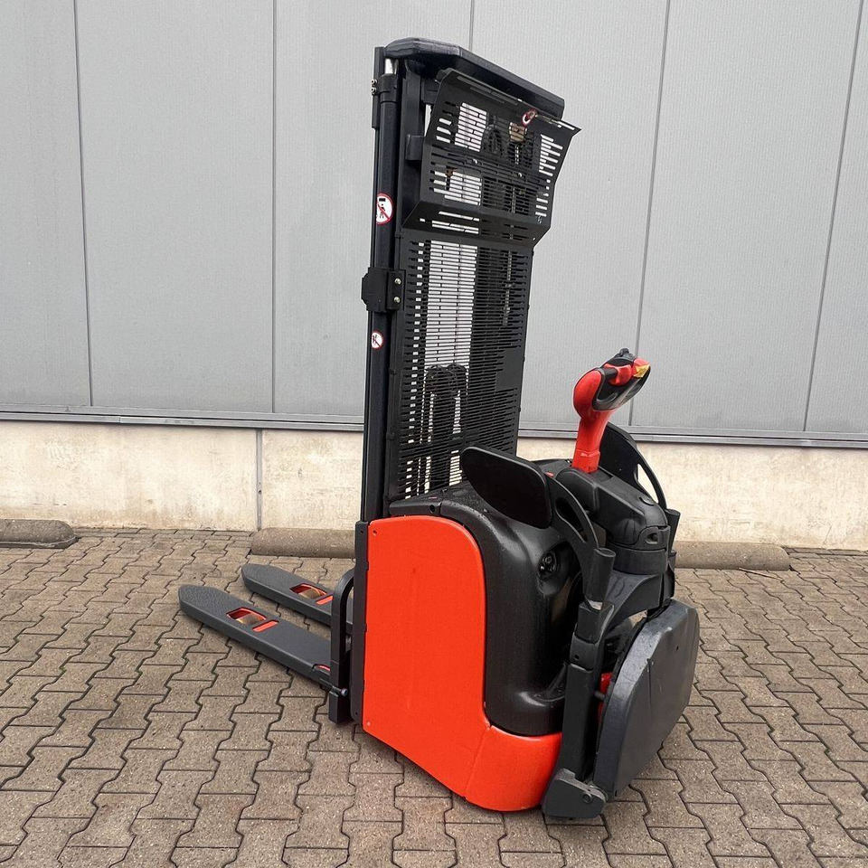 Linde L14AP (372) - Stacker: picture 5 Linde L14AP (372) - Stacker: picture 5
