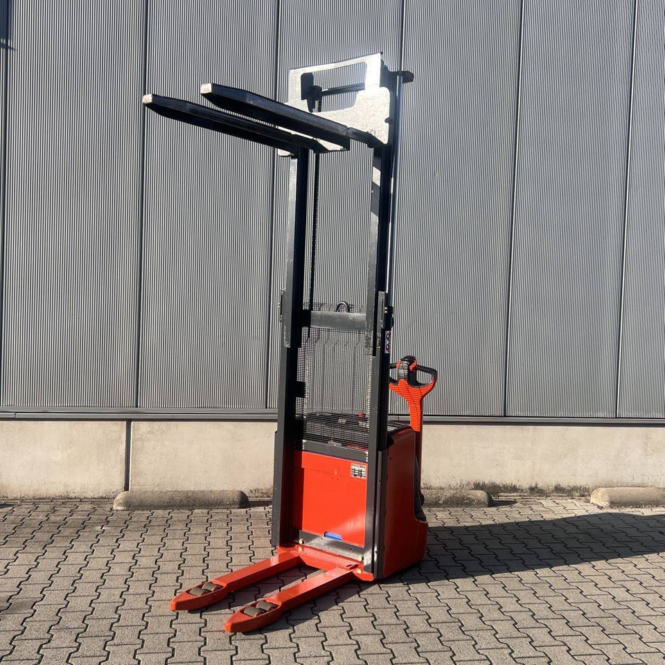 Linde L14C (1169) - Stacker: picture 3 Linde L14C (1169) - Stacker: picture 3