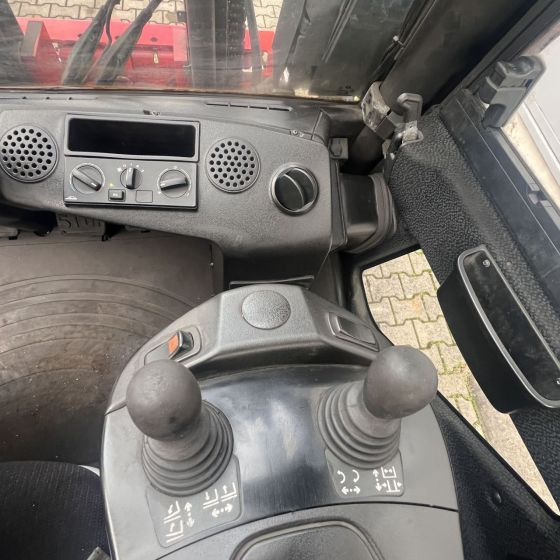 Linde P250 (LWB) - Tow tractor: picture 1 Linde P250 (LWB) - Tow tractor: picture 1