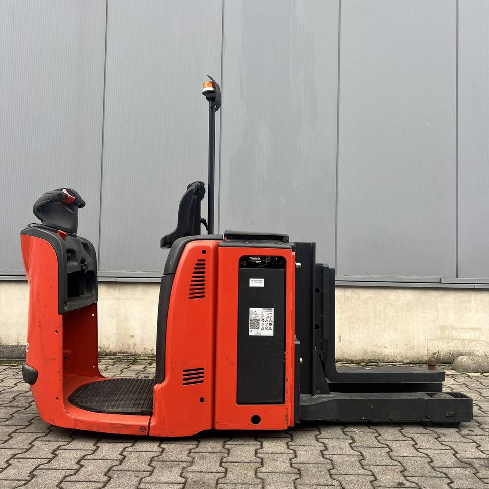 Linde P30 (132) - Tow tractor: picture 1 Linde P30 (132) - Tow tractor: picture 1