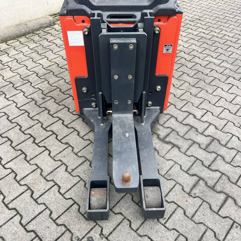 Linde P30 (132) - Tow tractor: picture 4 Linde P30 (132) - Tow tractor: picture 4