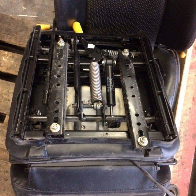 Seat for Linde Series 139/140 - Seat for Material handling equipment: picture 3 Seat for Linde Series 139/140 - Seat for Material handling equipment: picture 3