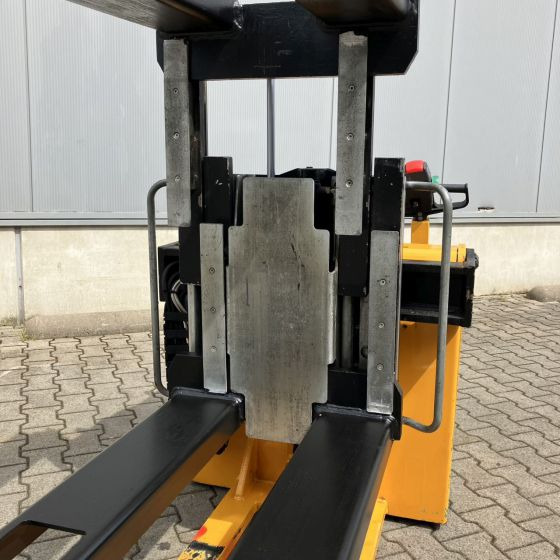 Toppy E - Pallet truck: picture 2 Toppy E - Pallet truck: picture 2