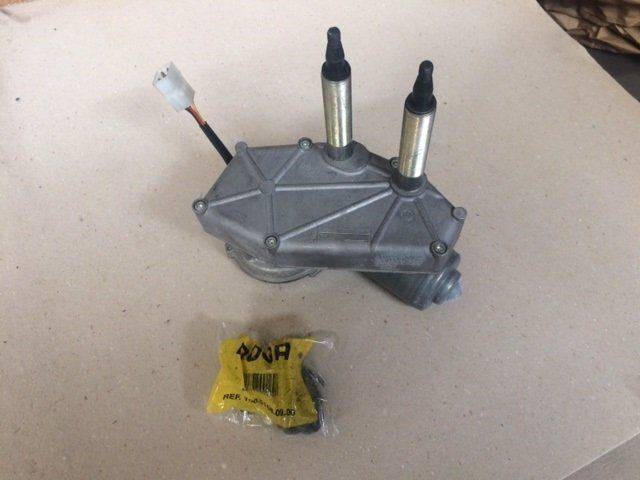 Wiper motor for Linde C90/5-C90/8, Series 318 - Cab and interior for Material handling equipment: picture 2 Wiper motor for Linde C90/5-C90/8, Series 318 - Cab and interior for Material handling equipment: picture 2