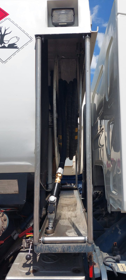 Tank truck RENAULT: picture 10 Tank truck RENAULT: picture 10