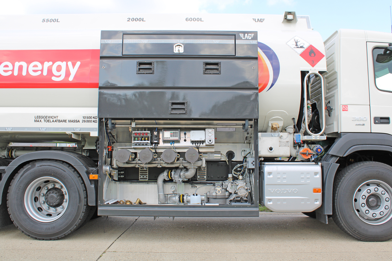 Interior photo 2: Tank truck VOLVO FM