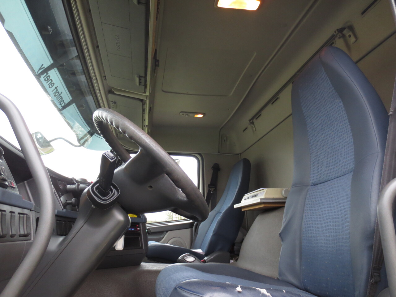 Interior photo 1: Tank truck Volvo FMFH