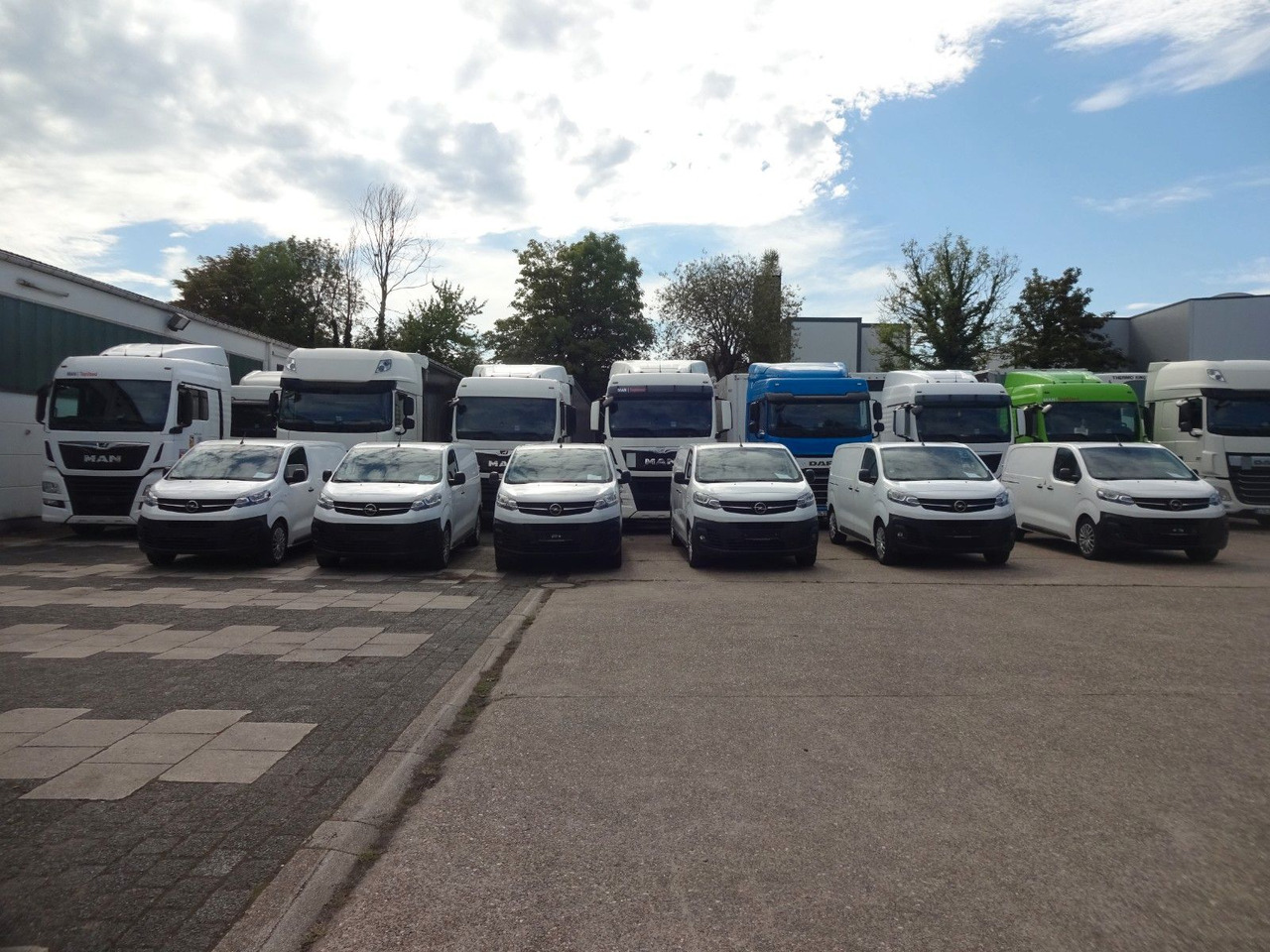 Opel 50 x Vivaro Kasten L1H1, Klima, PDC, - Small van: picture 2 Opel 50 x Vivaro Kasten L1H1, Klima, PDC, - Small van: picture 2