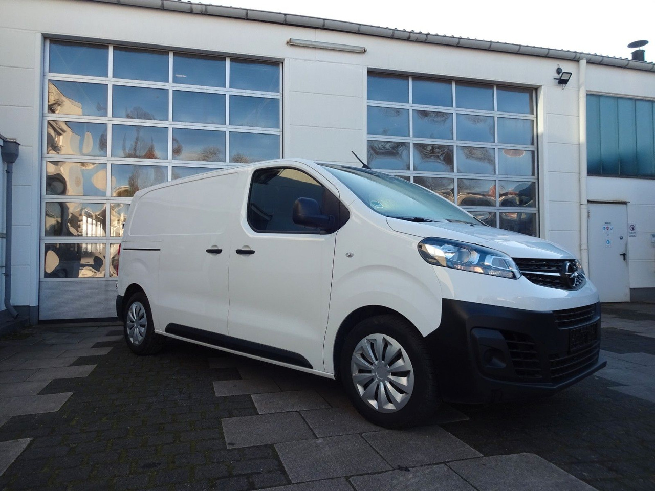 Opel 50 x Vivaro Kasten, L1H1, Klima, PDC, Tempomat - Small van: picture 3 Opel 50 x Vivaro Kasten, L1H1, Klima, PDC, Tempomat - Small van: picture 3