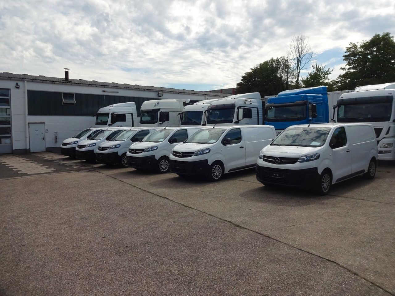 Opel Vivaro Kasten L1H1, Klima, PDC, 50 pcs. - Small van: picture 2 Opel Vivaro Kasten L1H1, Klima, PDC, 50 pcs. - Small van: picture 2