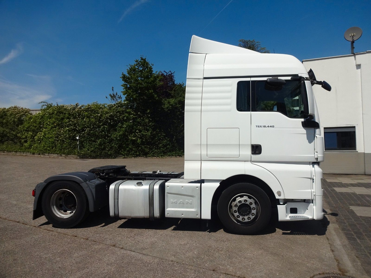 MAN TGX 18.440, XLX, Intarder, 2xTanks, ACC, Navi - Tractor unit: picture 4 MAN TGX 18.440, XLX, Intarder, 2xTanks, ACC, Navi - Tractor unit: picture 4