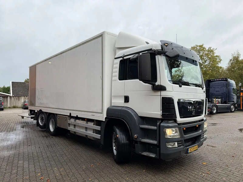 MAN TGS 26.320 Koffer Stuuras AHK 2.500KG LBW 319.460KM! NL Truck - Box truck: picture 2 MAN TGS 26.320 Koffer Stuuras AHK 2.500KG LBW 319.460KM! NL Truck - Box truck: picture 2