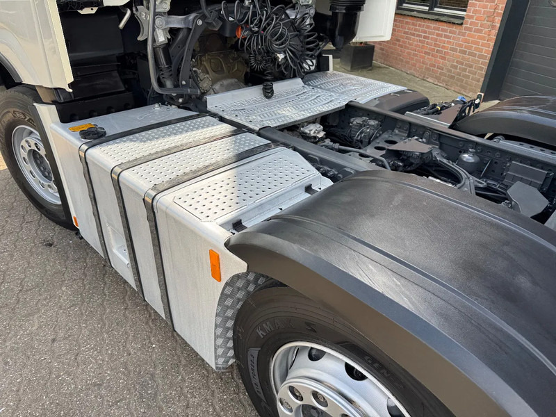Mercedes-Benz Actros 2545 6X2 Gigaspace Gestuurde voorloopas NL Truck 327.240KM - Tractor unit: picture 5 Mercedes-Benz Actros 2545 6X2 Gigaspace Gestuurde voorloopas NL Truck 327.240KM - Tractor unit: picture 5