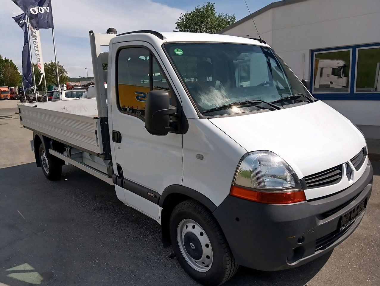 Renault MASTER 3,5t AHK, TÜV/Reifen/Bremse NEU orig.64t - Flatbed van, Combi van: picture 2 Renault MASTER 3,5t AHK, TÜV/Reifen/Bremse NEU orig.64t - Flatbed van, Combi van: picture 2