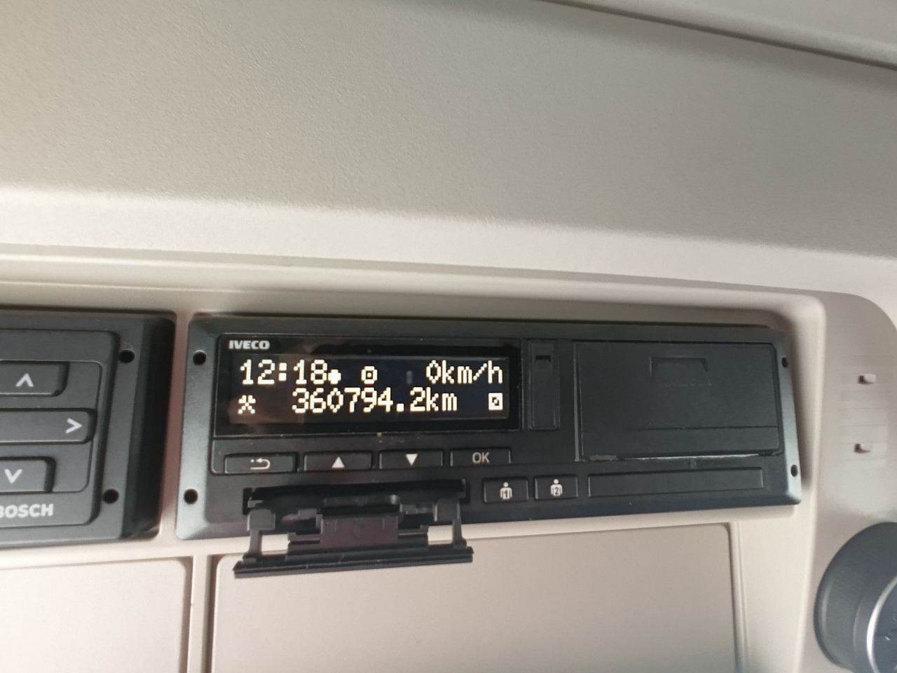 Tractor unit Iveco S-WAY AS440 P490 INTARDERSpoilerStandklima 2xTan: picture 18