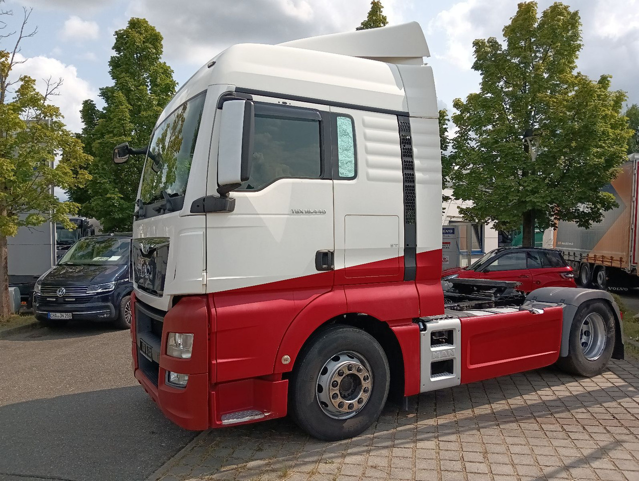 MAN TGX 18:440 BLS INTARDER Vollspoiler Reifen70-90% MAN TGX 18:440 BLS INTARDER Vollspoiler Reifen70-90% - Tractor unit: picture 5 MAN TGX 18:440 BLS INTARDER Vollspoiler Reifen70-90% MAN TGX 18:440 BLS INTARDER Vollspoiler Reifen70-90% - Tractor unit: picture 5