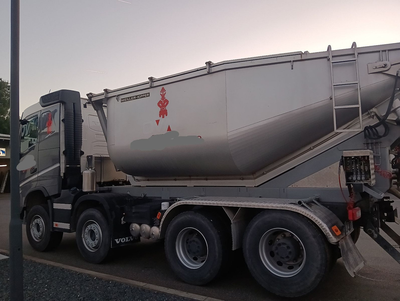 Volvo FH500 8x4R RETARDER LIFT MEILLER-Asphalt FunkAHK - Tipper: picture 3 Volvo FH500 8x4R RETARDER LIFT MEILLER-Asphalt FunkAHK - Tipper: picture 3