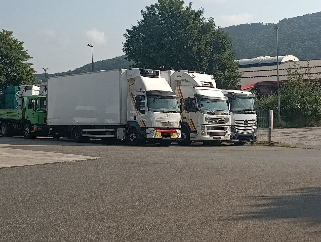 Volvo FM13-460 EEV 6x2R CarrierSupra550 7,3m LBW1.5t - Refrigerator truck: picture 4 Volvo FM13-460 EEV 6x2R CarrierSupra550 7,3m LBW1.5t - Refrigerator truck: picture 4