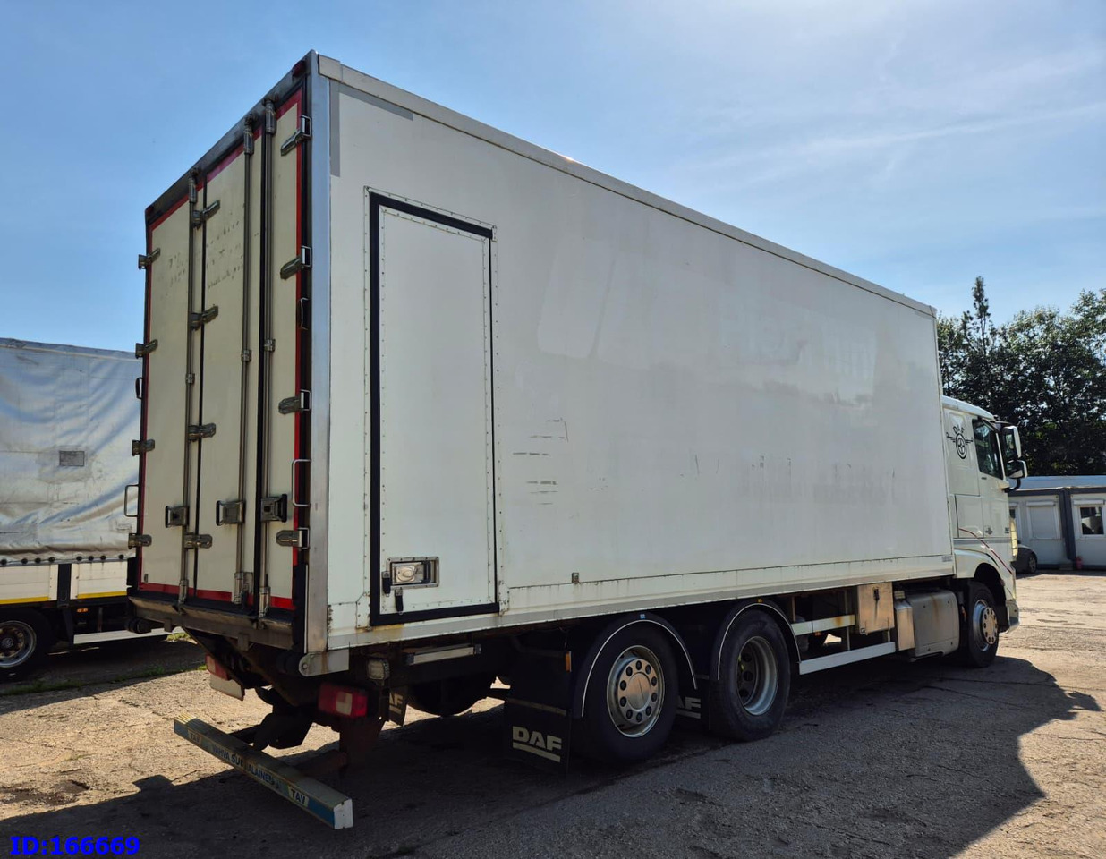 DAF XF 106.460 FAR 6X2 Euro6 - Refrigerator truck: picture 5 DAF XF 106.460 FAR 6X2 Euro6 - Refrigerator truck: picture 5