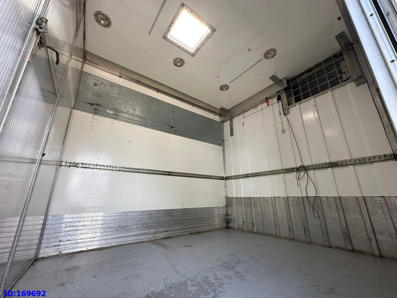 Refrigerator truck MERCEDES-BENZ Atego 1218 - Euro5: picture 7