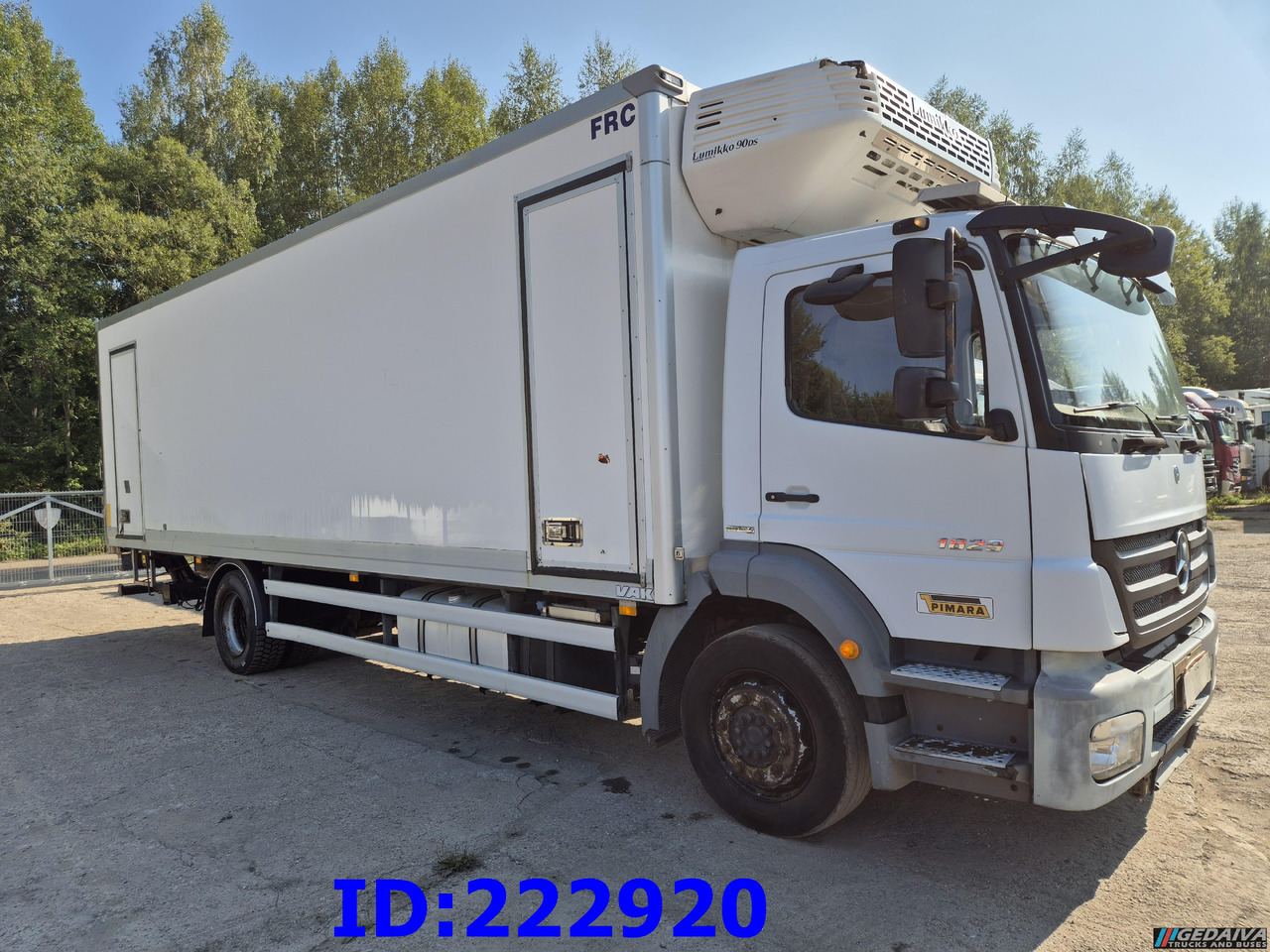 MERCEDES-BENZ Axor 1829 Manual + Tail lift - Refrigerator truck: picture 4 MERCEDES-BENZ Axor 1829 Manual + Tail lift - Refrigerator truck: picture 4