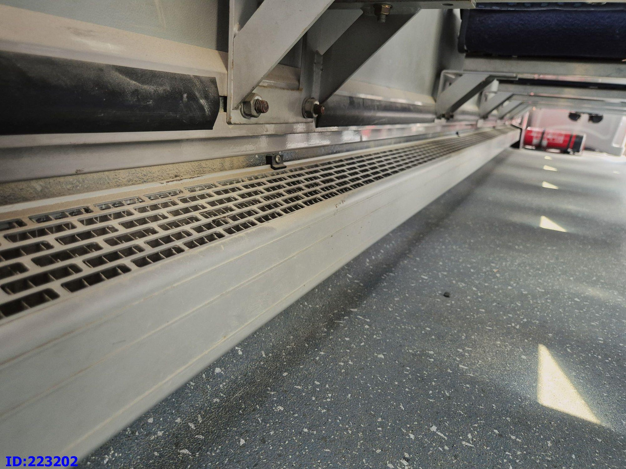 Coach MERCEDES-BENZ Sunrider 818D Vario 33 - Seater: picture 17 Coach MERCEDES-BENZ Sunrider 818D Vario 33 - Seater: picture 17