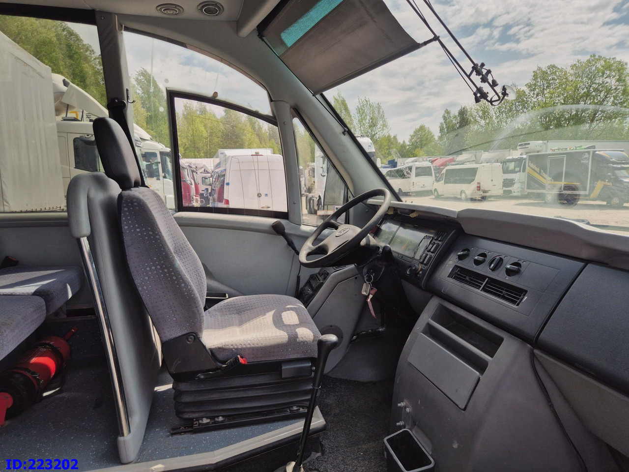 Coach MERCEDES-BENZ Sunrider 818D Vario 33 - Seater: picture 7 Coach MERCEDES-BENZ Sunrider 818D Vario 33 - Seater: picture 7