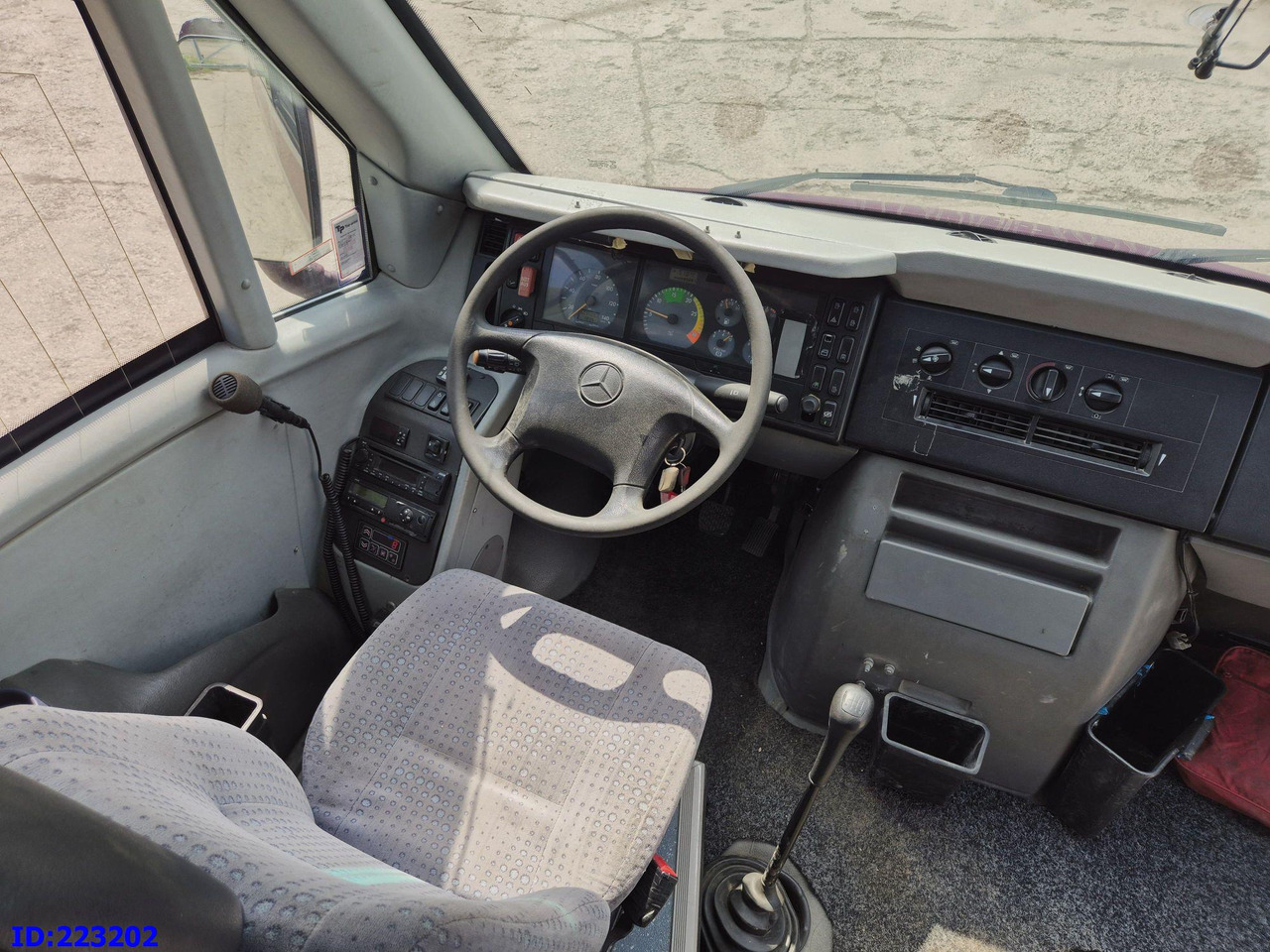 Coach MERCEDES-BENZ Sunrider 818D Vario 33 - Seater: picture 8 Coach MERCEDES-BENZ Sunrider 818D Vario 33 - Seater: picture 8