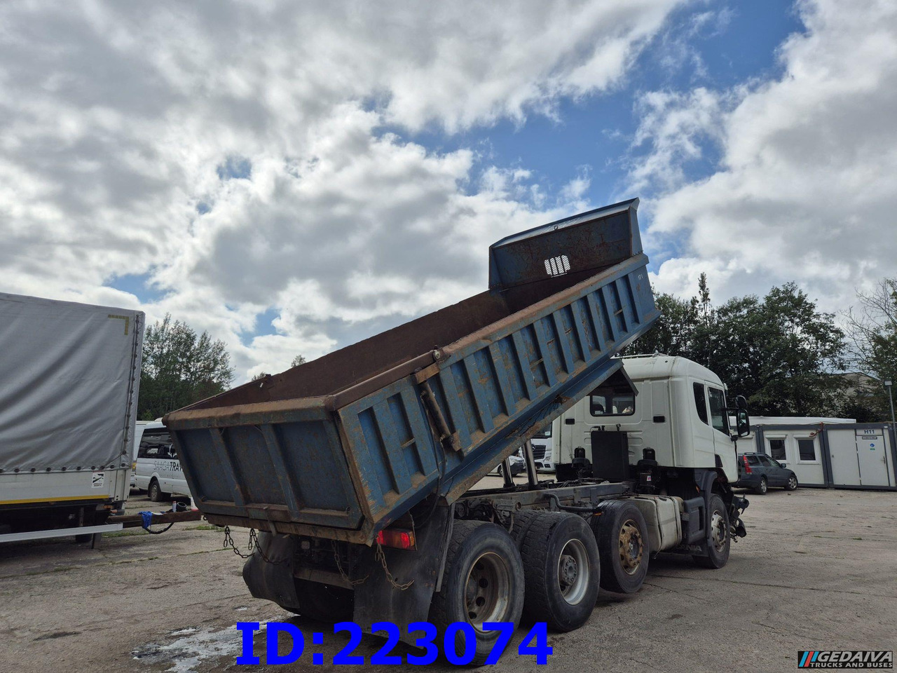 SCANIA 124 8x2 - Manual - Full steel - Tipper: picture 5 SCANIA 124 8x2 - Manual - Full steel - Tipper: picture 5