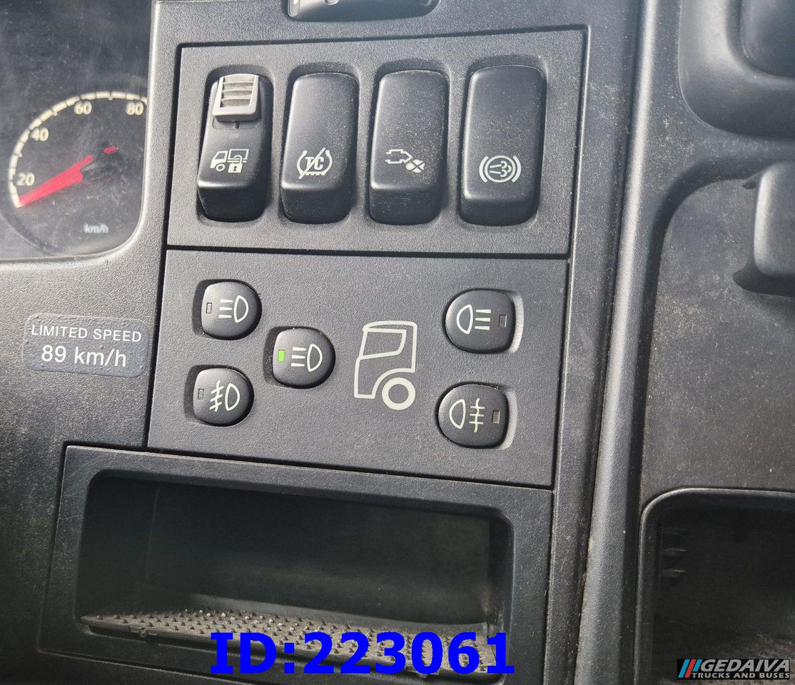 Cab chassis truck SCANIA R480 6X2  3 Pedals: picture 13