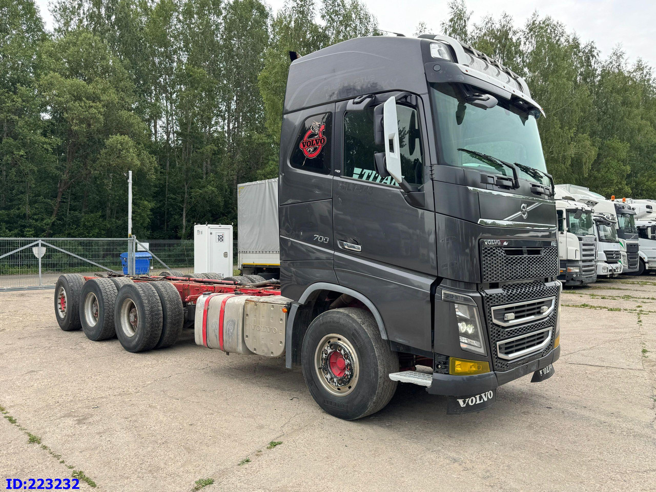 VOLVO FH16 700HP 8X4 Big Axles - Cab chassis truck: picture 4 VOLVO FH16 700HP 8X4 Big Axles - Cab chassis truck: picture 4