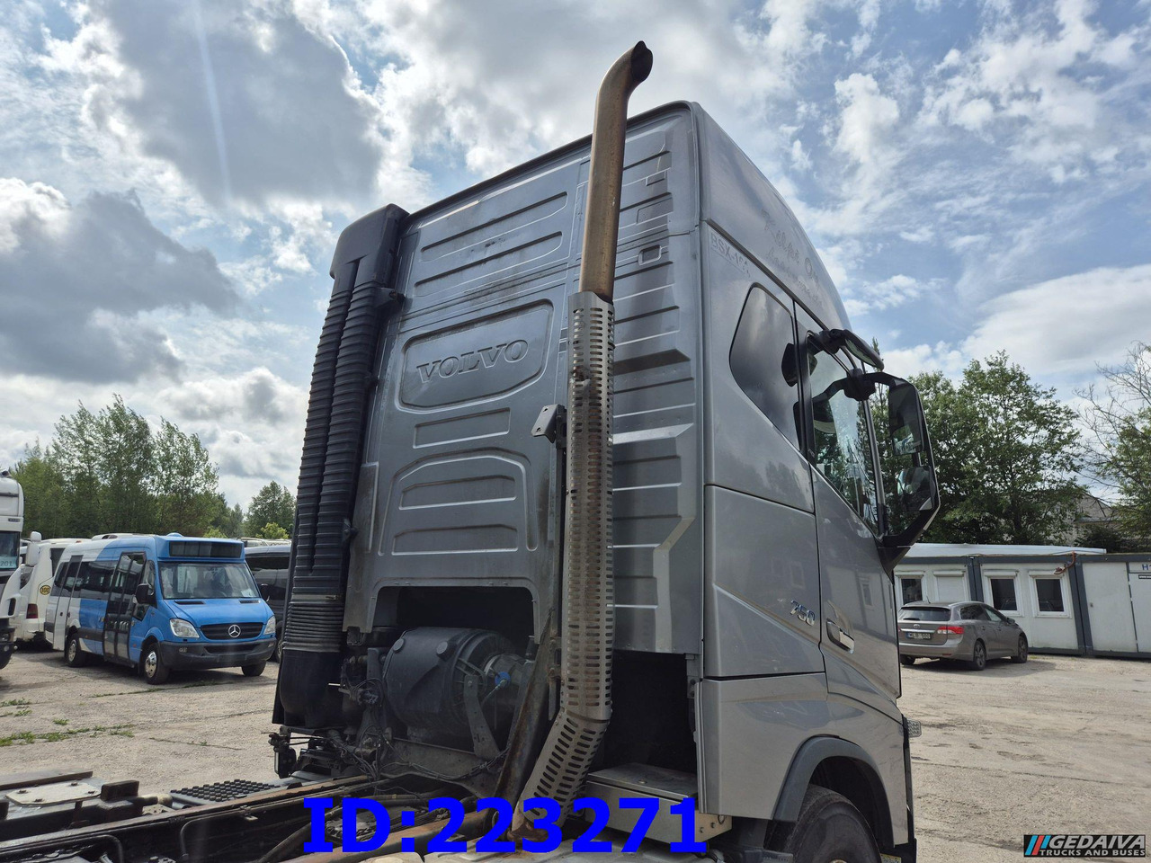 VOLVO FH16 750HP 8x4 (Steering axle / 2 axles lifting) - Timber truck: picture 4 VOLVO FH16 750HP 8x4 (Steering axle / 2 axles lifting) - Timber truck: picture 4