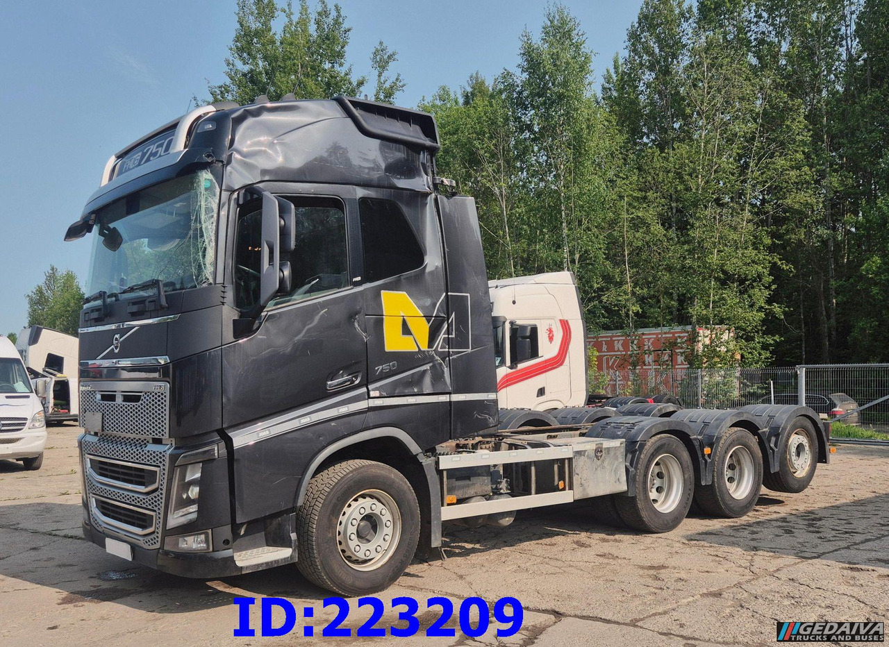 VOLVO FH16 750HP 8x4 Steering axle - Cab chassis truck: picture 3 VOLVO FH16 750HP 8x4 Steering axle - Cab chassis truck: picture 3