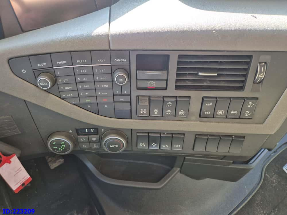 Cab chassis truck VOLVO FH16 750HP 8x4 Steering axle: picture 17 Cab chassis truck VOLVO FH16 750HP 8x4 Steering axle: picture 17