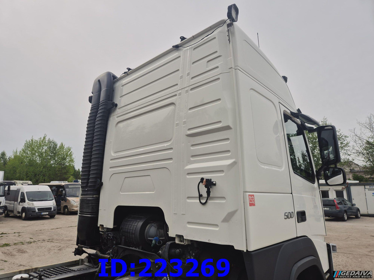 VOLVO FM13 500HP 8x2 (2 steering axels) - Cab chassis truck: picture 4 VOLVO FM13 500HP 8x2 (2 steering axels) - Cab chassis truck: picture 4