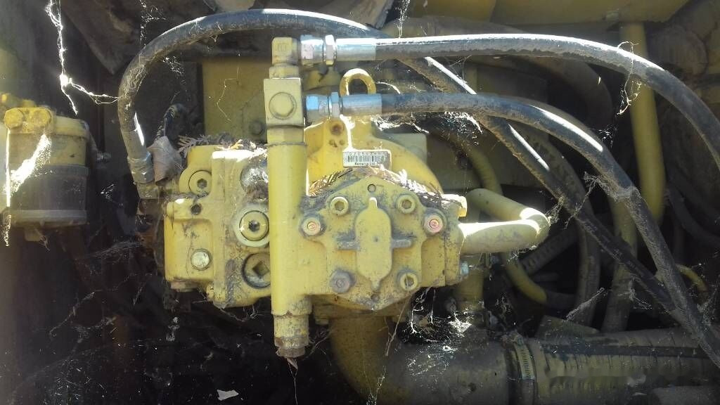 Komatsu PC 210 - Crawler excavator: picture 5 Komatsu PC 210 - Crawler excavator: picture 5