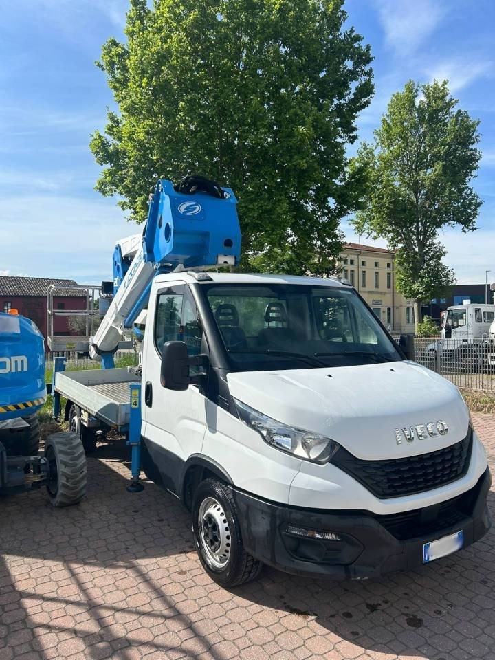 Truck mounted aerial platform Socage 20D: picture 7