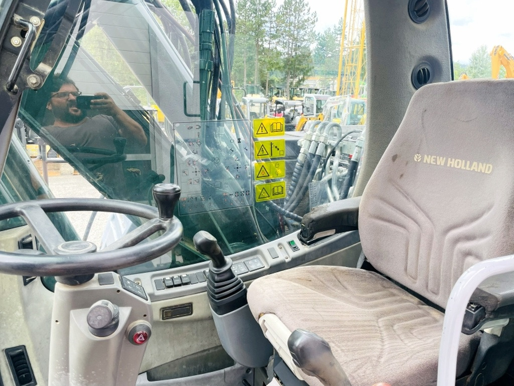 New Holland MH Plus (4054) - Wheel excavator: picture 5 New Holland MH Plus (4054) - Wheel excavator: picture 5