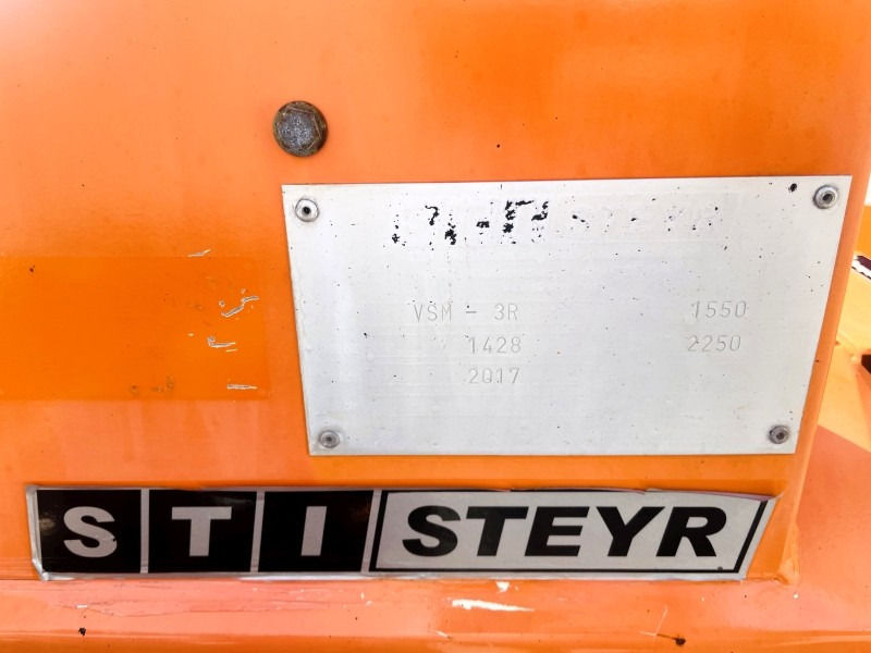 Steyr STI VSM-3R (3833) - Asphalt distributor: picture 3 Steyr STI VSM-3R (3833) - Asphalt distributor: picture 3
