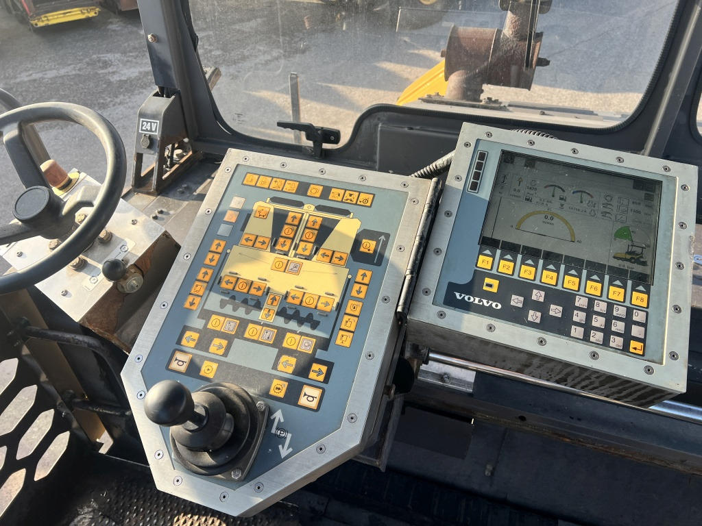 Asphalt paver Volvo 6870 C (111414): picture 10