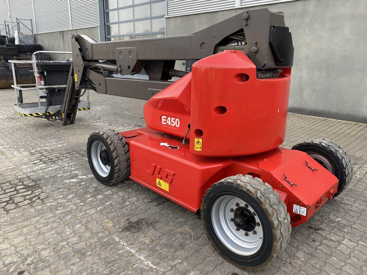 JLG E450AJ - Articulated boom: picture 2 JLG E450AJ - Articulated boom: picture 2