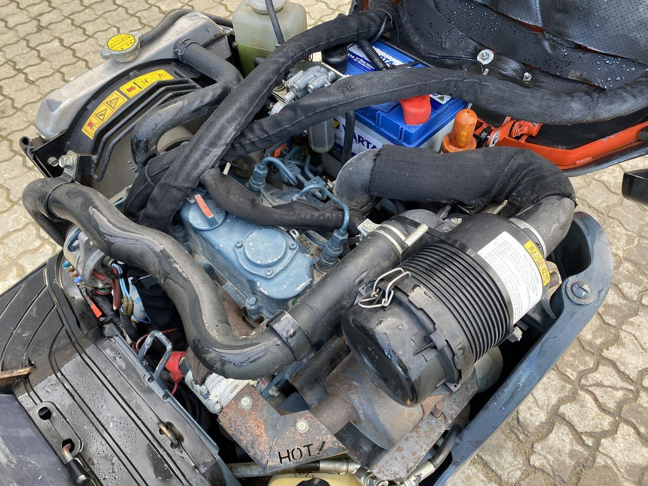 Mini excavator Kubota U10-3: picture 8