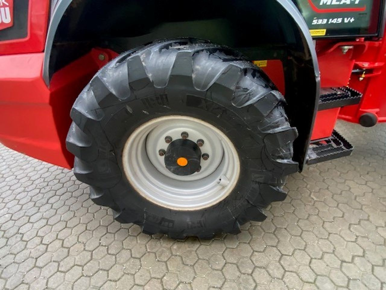 Telescopic handler Manitou MLA-T533 145V+Elite ST5: picture 8