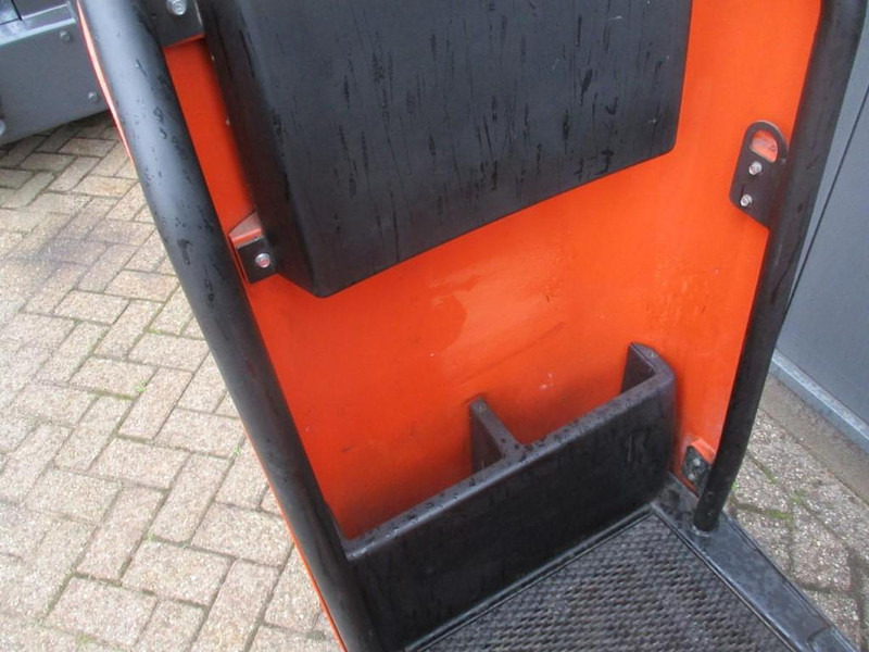 Pallet truck BT LPE200: picture 7